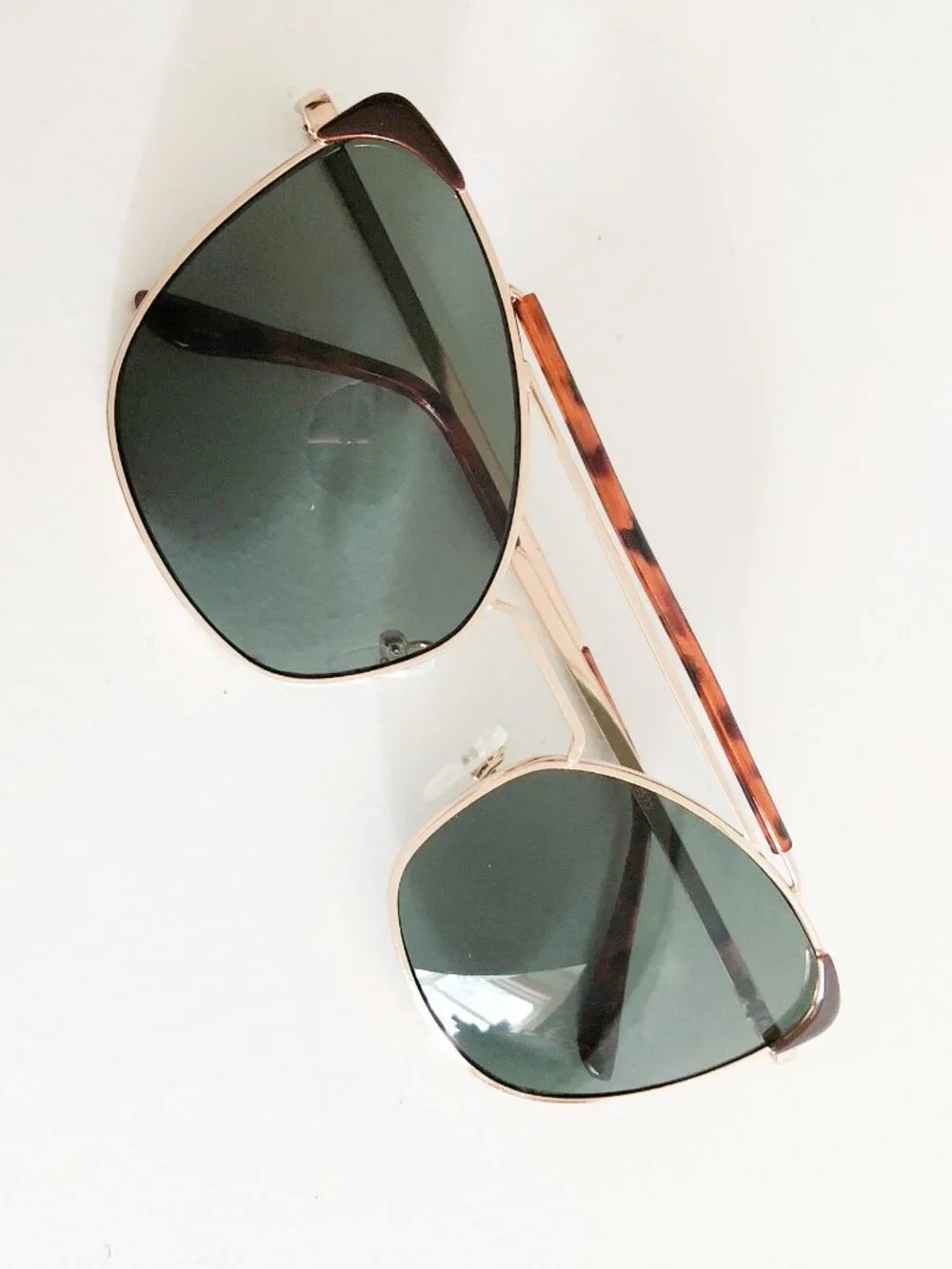 Gold Frame Brow Bridge Modern Cat Eye Fashion Sunglasses
